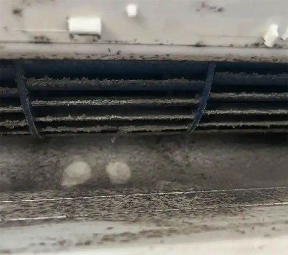 钦北空调吹的风有股烧焦味是怎么回事